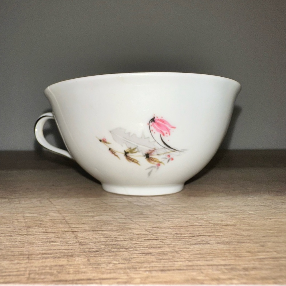 ***SOLD*** Royal Duchess Bavaria Germany hand-painted teacup broken and repaired - Picture 3 of 8